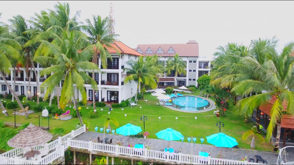 River Beach Resort Hội An 4*