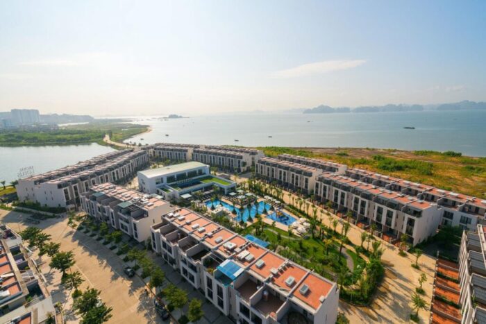 Combo ưu đãi trọn gói tại Royal Lotus Halong resort kèm xe đưa đón từ Hà Nội