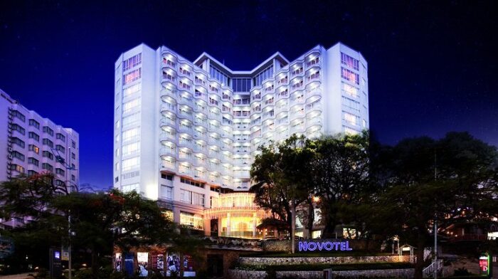 Combo phòng nghỉ khách sạn Novotel Hạ Long 4 sao + Xe Limousine