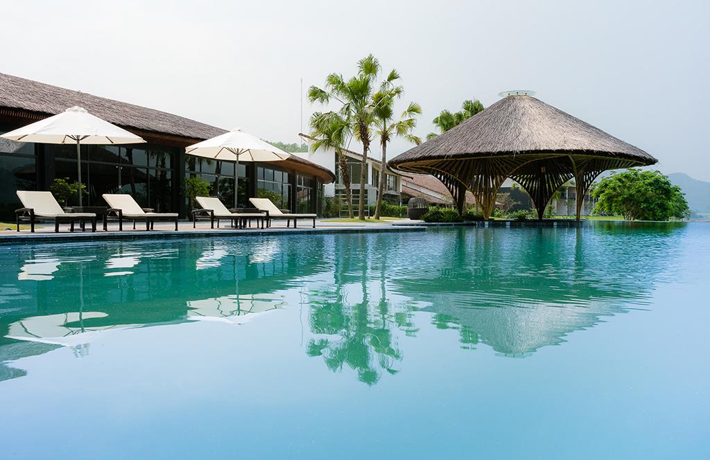 khu-nghi-duong-khach-san-resort-co-be-boi-tam-suoi-khoang-nong-o-gan-quanh-ha-noi--2