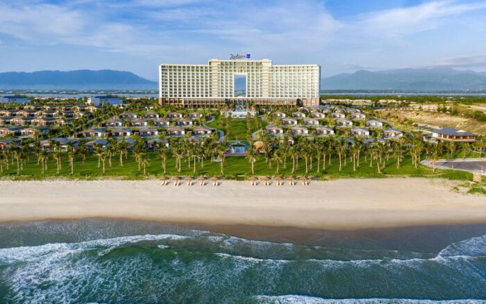 Combo 2N1Đ/3N2Đ Radission Blu Resort Cam Ranh, Nha Trang: vé máy bay + phòng resort 5* + ăn sáng