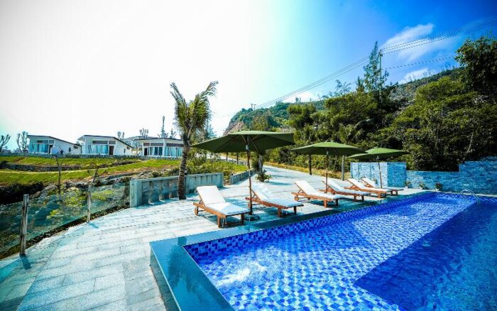 Combo 2N1Đ/3N2Đ Aurora Villa & Resort Quy Nhơn: Vé máy bay Hà Nội - Quy Nhơn + phòng khách sạn 4 sao