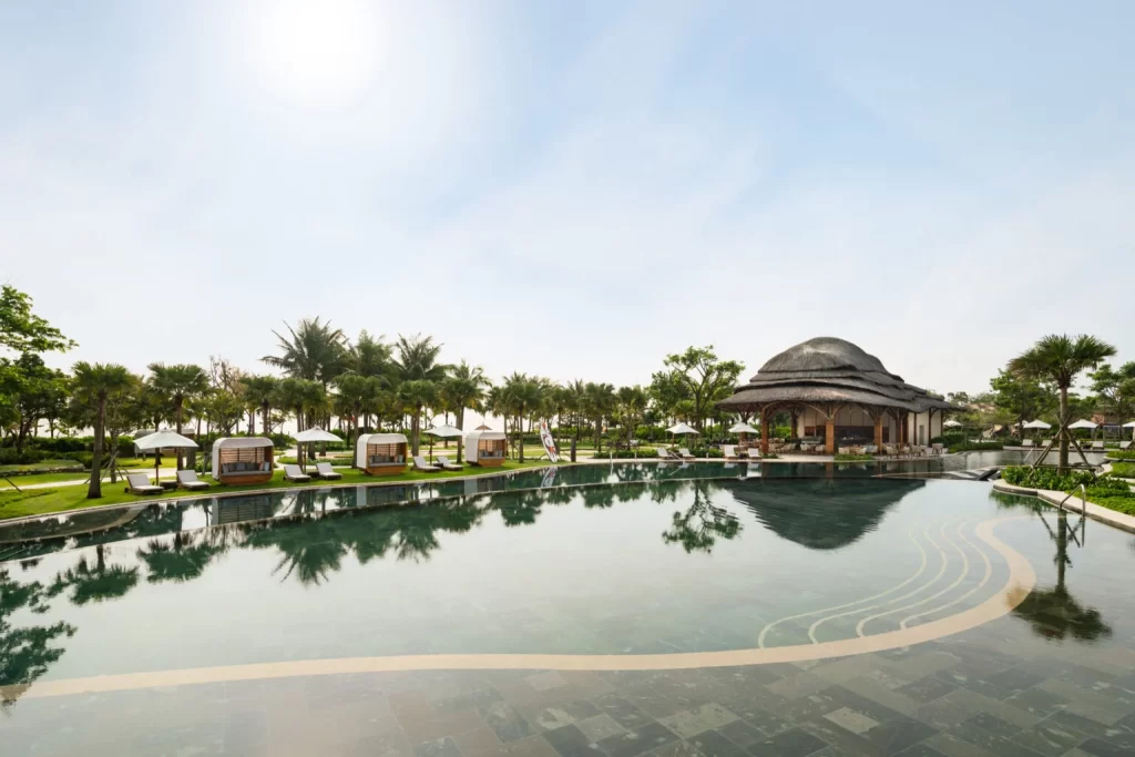 New World Hoiana Beach Hội An resort 5 sao mới khai trương ở đâu, có gì