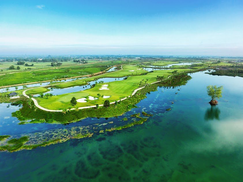 Sân golf West Lakes Golf & Villas Long An Resort