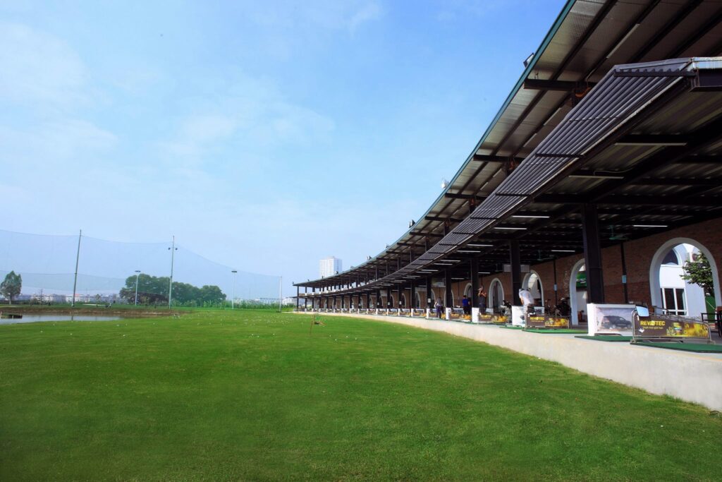 Chương trình khuyến mãi sân golf Hà Đông ” Chơi 6 hố + 100 bóng” giá chỉ từ 380k