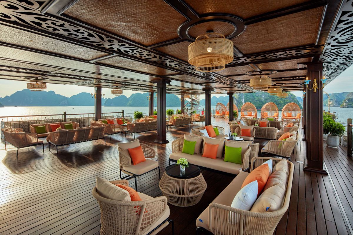 614176504. Sky Lounge Indochine Premium Cruise (2)